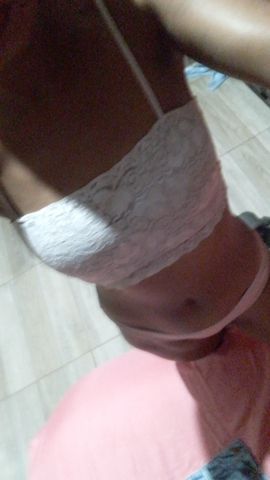 Morena fogosa magrinha cheia de tesão.