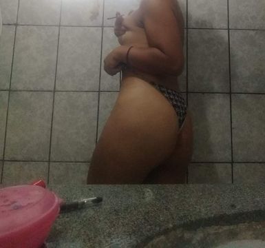 Ruivinha bem safadinha.
Gosta de um oral bem babadinho.
Estilo namoradinha 
Sem frescura 
sem anal.
Atende em motéis na casa do cliente em carro.
