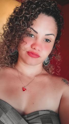 Sou branquinha gostosa,cabelo curto amo o que faço estou aqui pra lhe satisfazer em todos os prazeres 