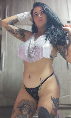 Olá sou uma mulher discreta bem diferente educada safadinha carinhosa vem se deliciar comigo. Faço chamada de vídeo vendo conteúdo adulto disponível para viajem 