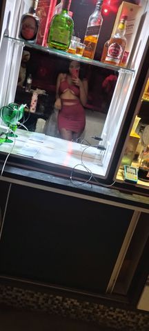 Sou tranquila e culta extrovertida safada adoro um sexo bom e um bom vinho ou whisky .